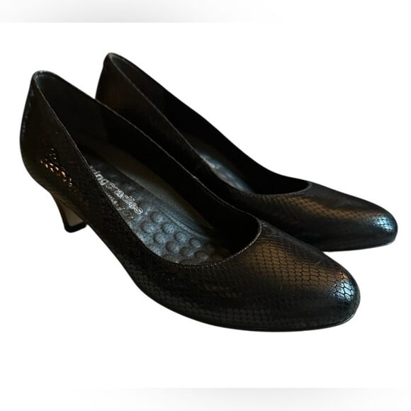 Walking Cradles Women's Joy Dress Pump. Leather Snakeskin Texture. Size 7.5 EUC - Picture 1 of 8